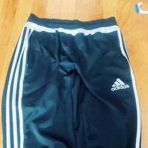 ⭐️BARELY WORN WHITE AND BLACK ADIDAS SWEATPANTS⭐️